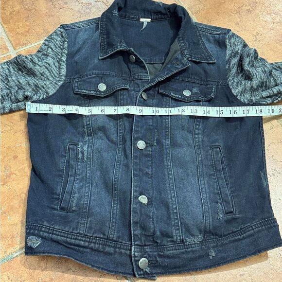 Free People Black‎ Distressed Denim Jacket with Knit Sleeves size M - Picture 9 of 10